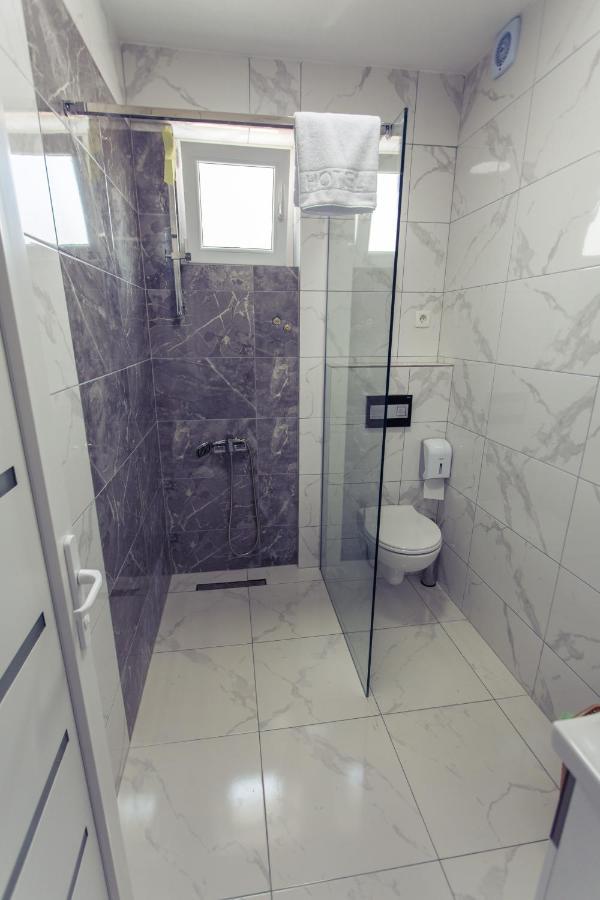 City Hotel Ferizaj Luaran gambar